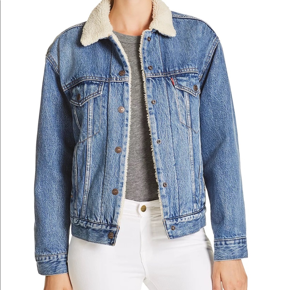 Warm, fall/winter LEVI’s jacket w/ Sherpa interior